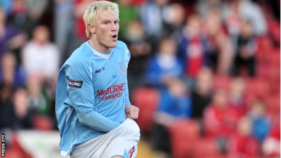 Former NI striker Andy Smith makes quick Carrick Rangers exit - BBC Sport