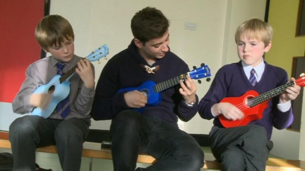 More schools teaching ukulele