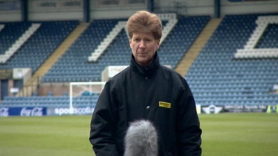 BBC reporter Jim Spence has bad hair day BBC Sport