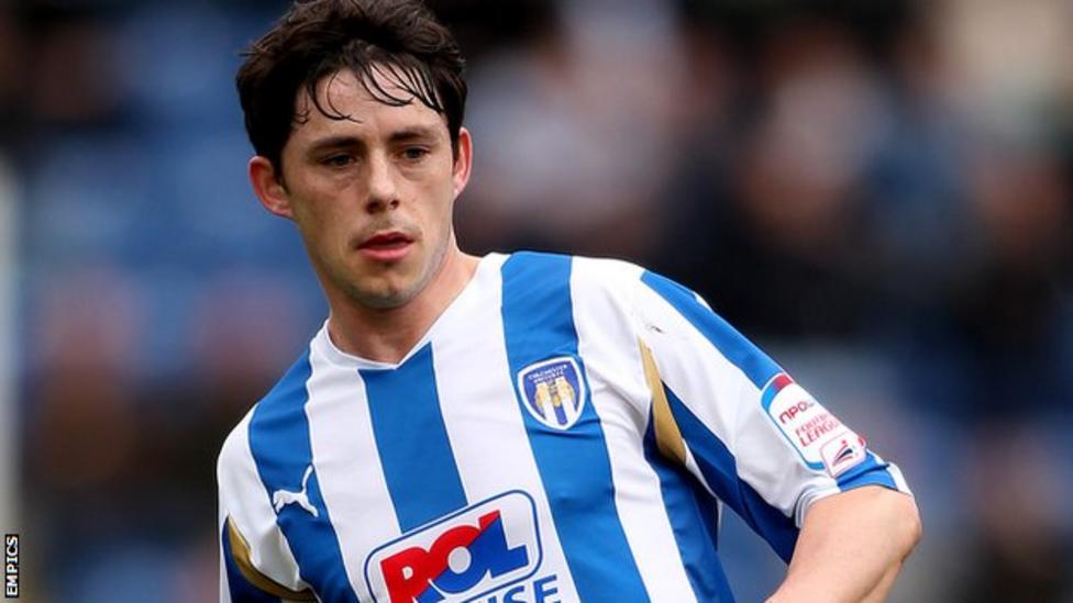 Ian Henderson extends Rochdale stay by signing twoyear deal BBC Sport