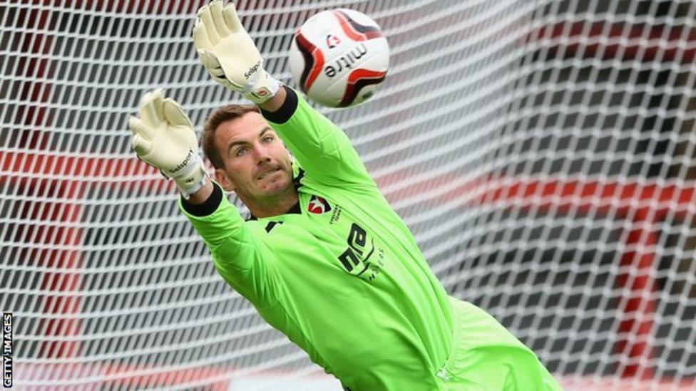 Scott Brown: Cheltenham Town patient on goalkeeper deal - BBC Sport