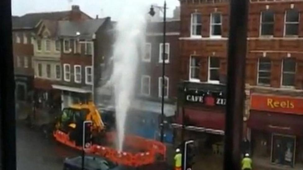 Burst pipe makes water shoot in London road CBBC Newsround