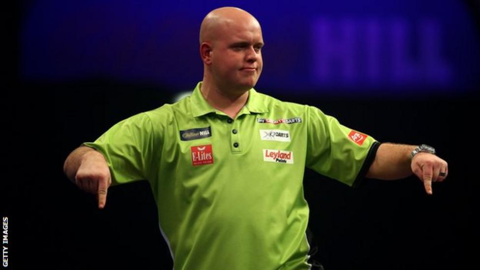 Michael van Gerwen beats Van Barneveld to win first Masters title - BBC