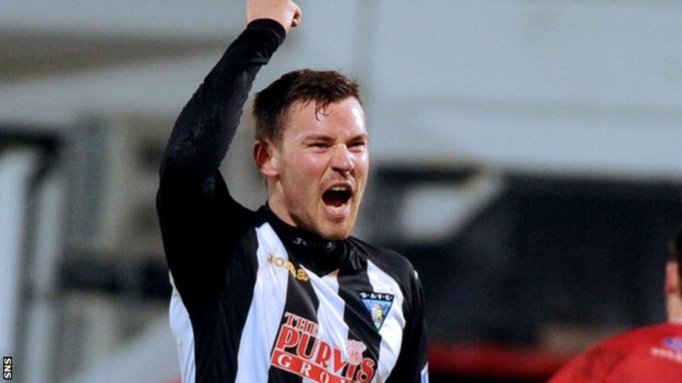 Dunfermline: New boss Allan Johnston axes 18 players - BBC Sport