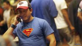 Hombre con camiseta de Superman