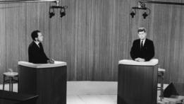 Richard Nixon (izqda) y John F. Kennedy en el debate de 1960.