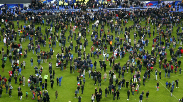Gente en el estadio de Francia
