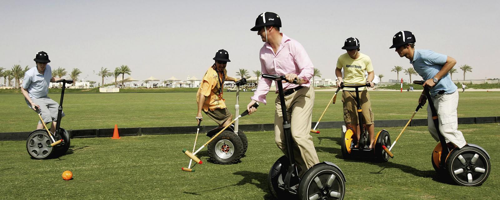 Why do expats live in bubbles? - BBC Worklife