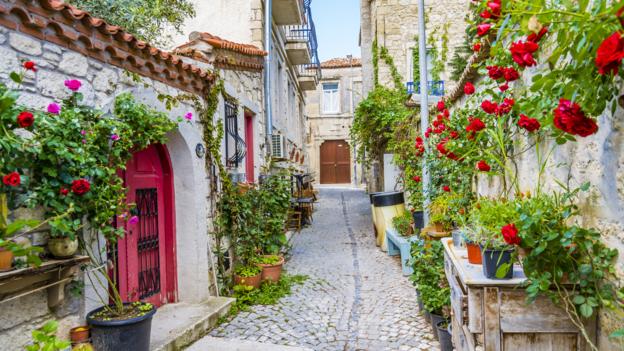 The revival of a second Greek language