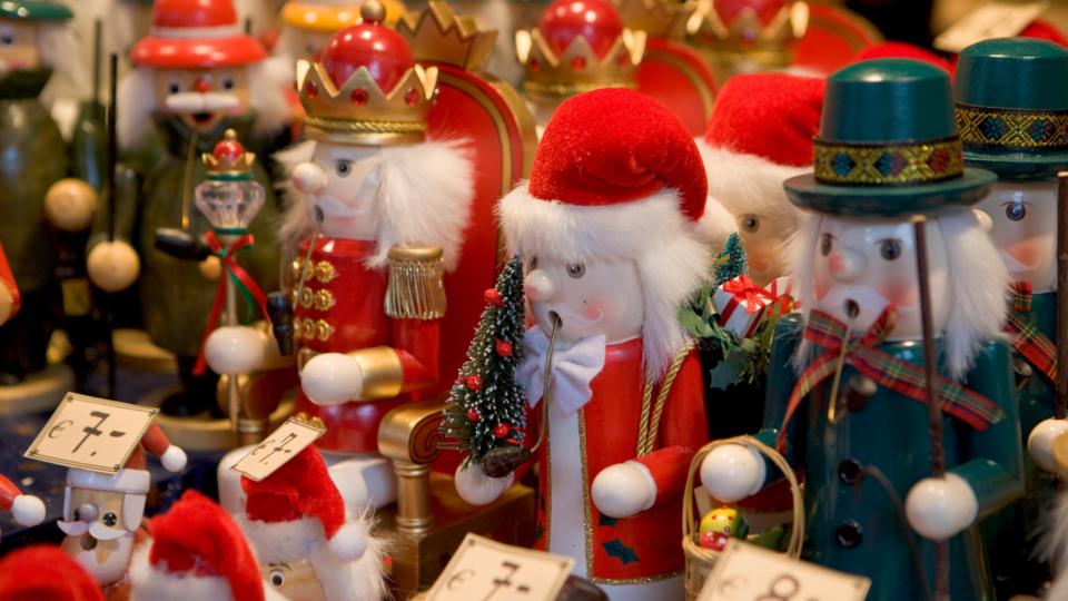 This Is Why Christmas Creep Makes Us Cringe Bbc Worklife