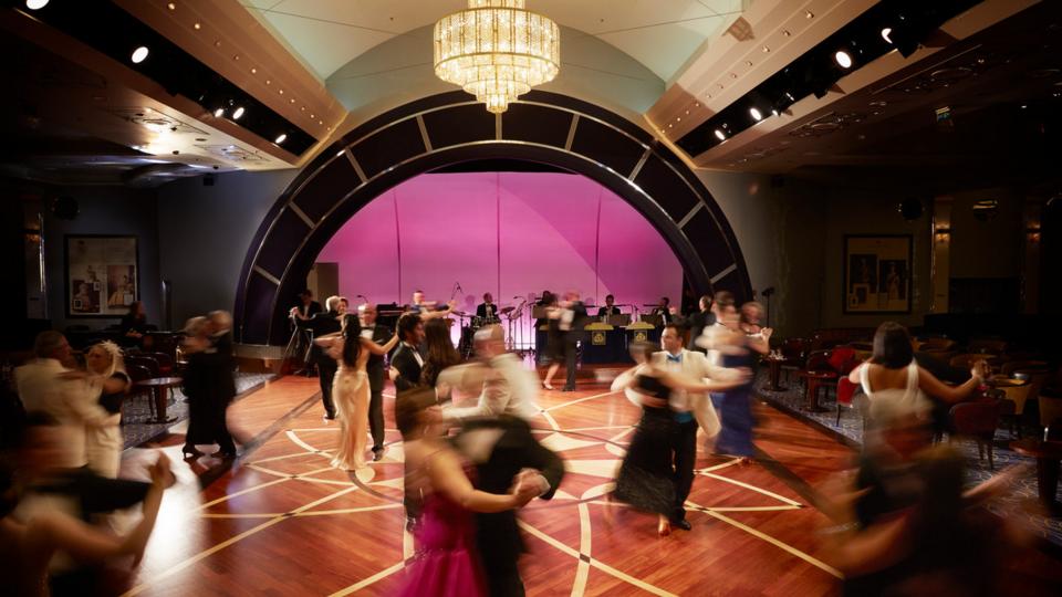 Dancing QM2