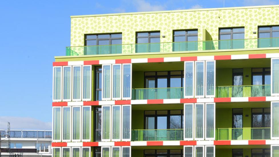 In Germany, this building has become the world’s first to have a “bio-reactor facade” – panels filled with algae which produce energy and can cool the interior. (Copyright: IBA) In Germany, this building has become the world’s first to have a “bio-reactor facade” – panels filled with algae which produce energy and can cool the interior. (Copyright: IBA)