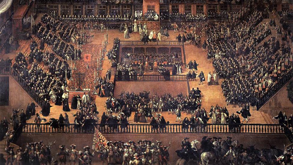 Thousands of spectators wait to see the condemned go up in flames in Francesco Rizi's painting (Francisco Rizi) Thousands of spectators wait to see the condemned go up in flames in Francesco Rizi's painting (Francisco Rizi)
