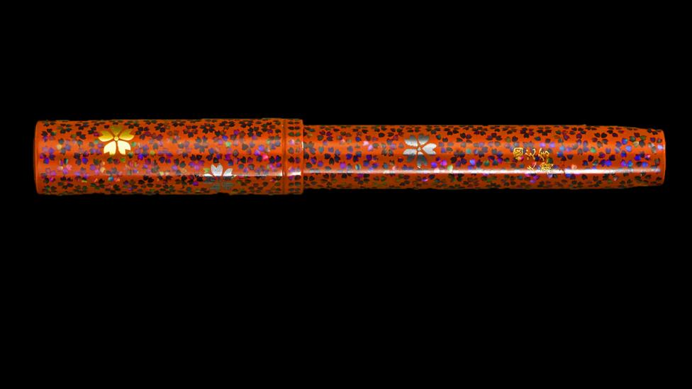 Layers of mother-of-pearl are embedded in urushi lacquer on this Namiki Sakura Maki-e. (Bonhams) Layers of mother-of-pearl are embedded in urushi lacquer on this Namiki Sakura Maki-e. (Bonhams)