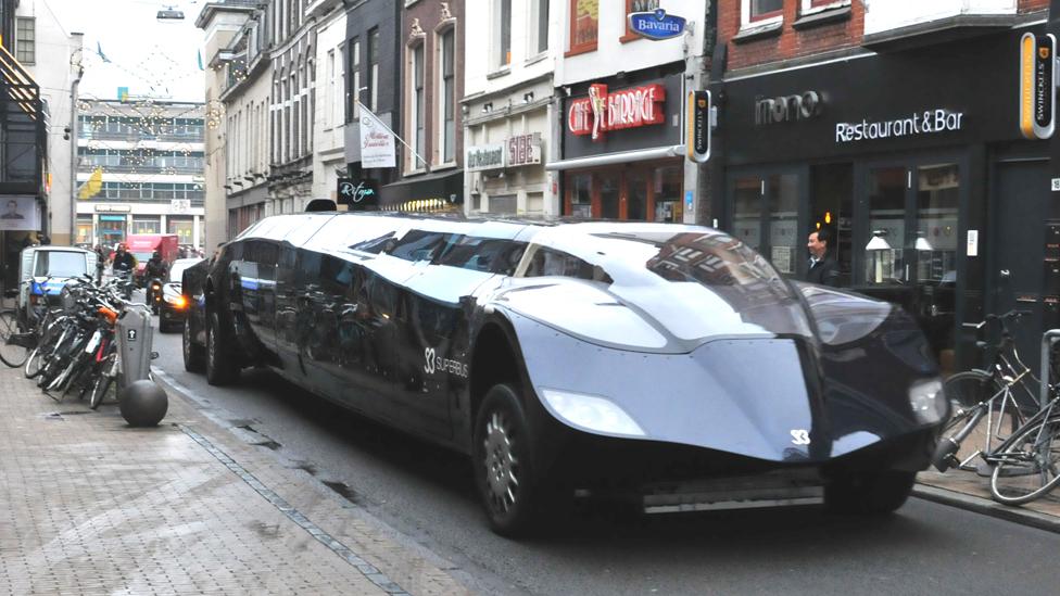 The Dutch Superbus concept looks more like a Batman movie prop than a bus (Credit: Spoorjan/Wikipedia CC BY-SA 3.0) The Dutch Superbus concept looks more like a Batman movie prop than a bus (Credit: Spoorjan/Wikipedia CC BY-SA 3.0)