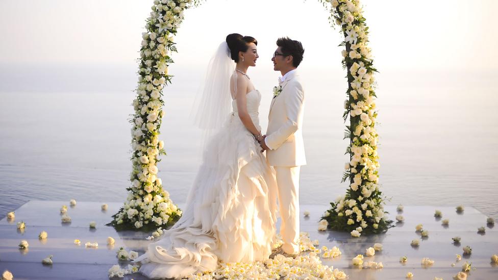 It’s popular for couples in China to pay for day-long photo sessions — sometimes in different countries — prior to the ceremony. (Credit: Weddings by Ling) It’s popular for couples in China to pay for day-long photo sessions — sometimes in different countries — prior to the ceremony. (Credit: Weddings by Ling)