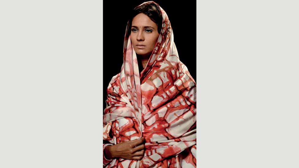 Designers such as Kallol Datta and Arjun Saluja recreate the sari with Japanese design concepts or tailor it in Western traditions (Credit: Fashion India/Thames and Hudson) Designers such as Kallol Datta and Arjun Saluja recreate the sari with Japanese design concepts or tailor it in Western traditions (Credit: Fashion India/Thames and Hudson)