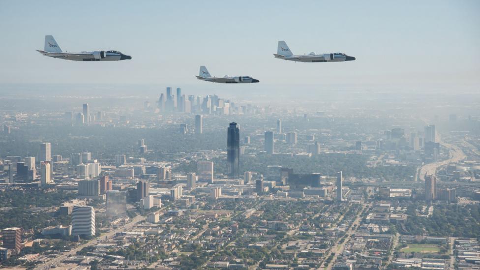 Why Nasa Still Flies An Old British Bomber Design Bbc Future