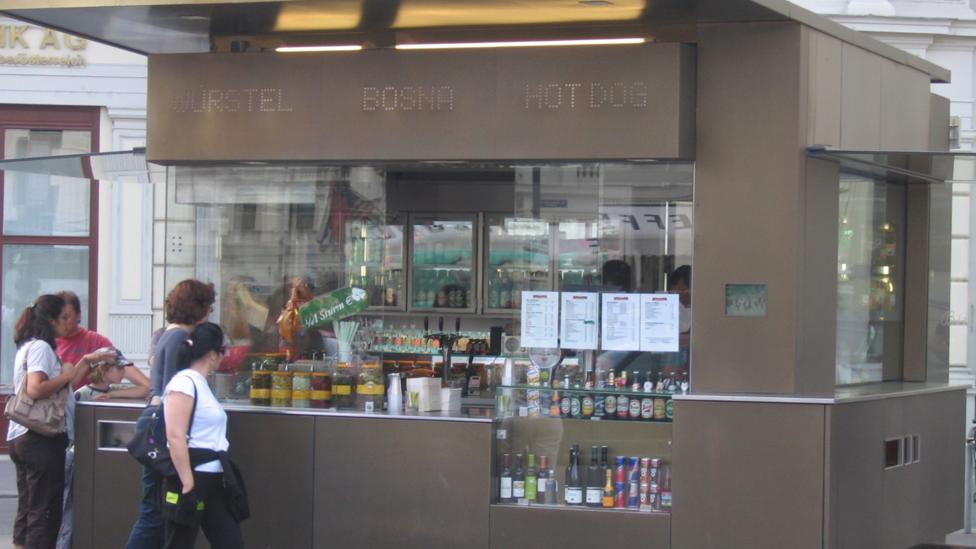 Ubiquitous würstelständes provide fast food for those on the move (Credit: Braveheart/ Wikimedia Commons) Ubiquitous würstelständes provide fast food for those on the move (Credit: Braveheart/ Wikimedia Commons)