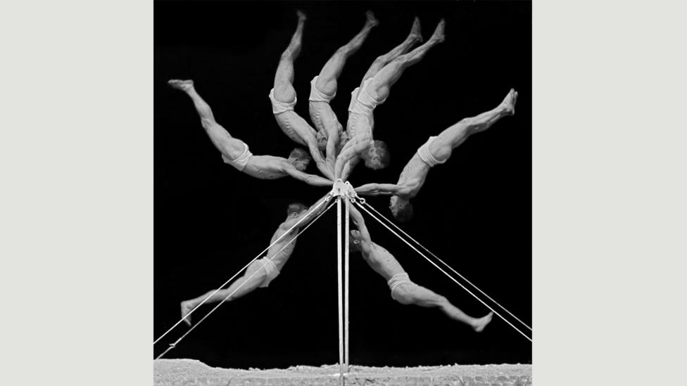Chronophotograph of an exercise on the horizontal bar, 1906 (Credit: Georges Demenÿ) Chronophotograph of an exercise on the horizontal bar, 1906 (Credit: Georges Demenÿ)