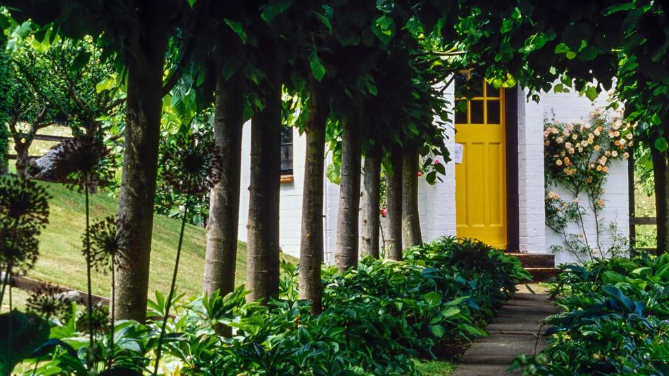 How The Humble Garden Shed Inspires Genius Bbc Worklife - Garden Office Shed With Toilet How The Humble Garden Shed Inspires Genius Bbc Worklife - Garden Office Shed With Toilet