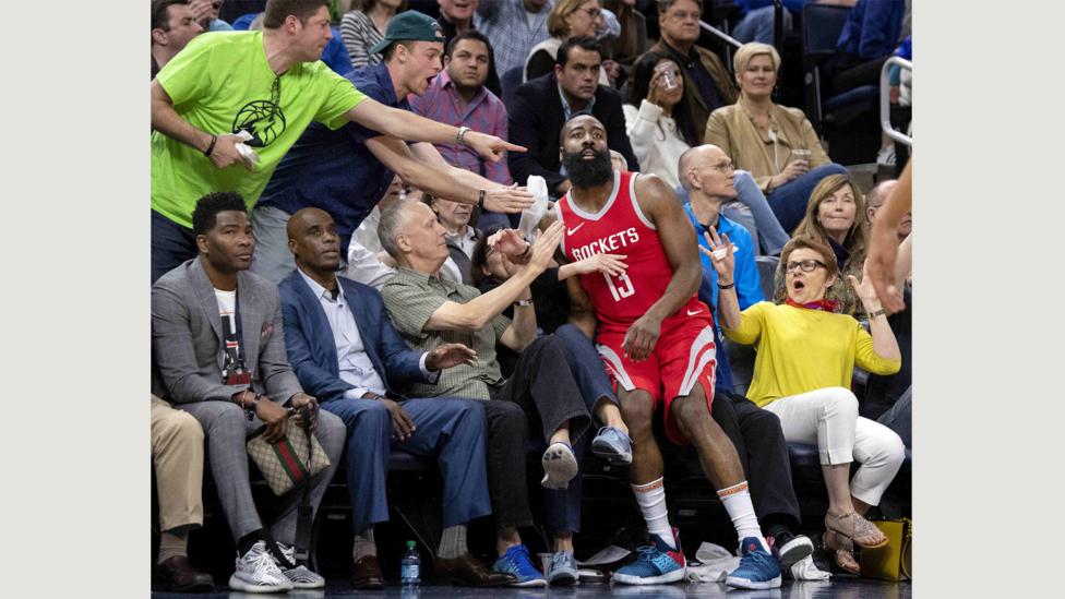 Taken at a game between the Houston Rockets and the Minnesota Timberwolves, this photo has been likened to art (Credit: Carlos Gonzalez/Minneapolis Star Tribune via ZUMA Wire) Taken at a game between the Houston Rockets and the Minnesota Timberwolves, this photo has been likened to art (Credit: Carlos Gonzalez/Minneapolis Star Tribune via ZUMA Wire)