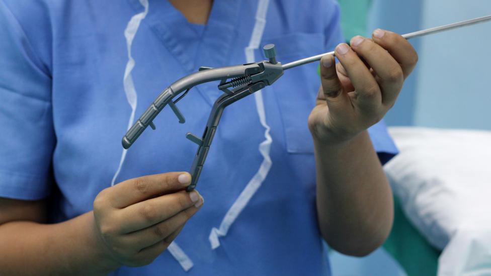 Even when performed in hygienic conditions, tubal ligation remains riskier than vasectomy – but in India and other countries is the far more common choice (Credit: Shahid Tantray) Even when performed in hygienic conditions, tubal ligation remains riskier than vasectomy – but in India and other countries is the far more common choice (Credit: Shahid Tantray)