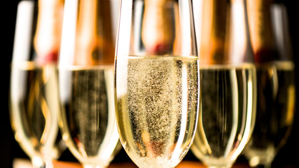 The chemistry that gives champagne its famous fizz - BBC Future