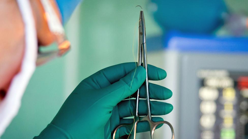 A 2013 study tested surgeons' ability to "draw" a star with scissors. Those who had microbreaks performed the task seven times better than those who hadn't (Credit: Getty Images) A 2013 study tested surgeons' ability to "draw" a star with scissors. Those who had microbreaks performed the task seven times better than those who hadn't (Credit: Getty Images)